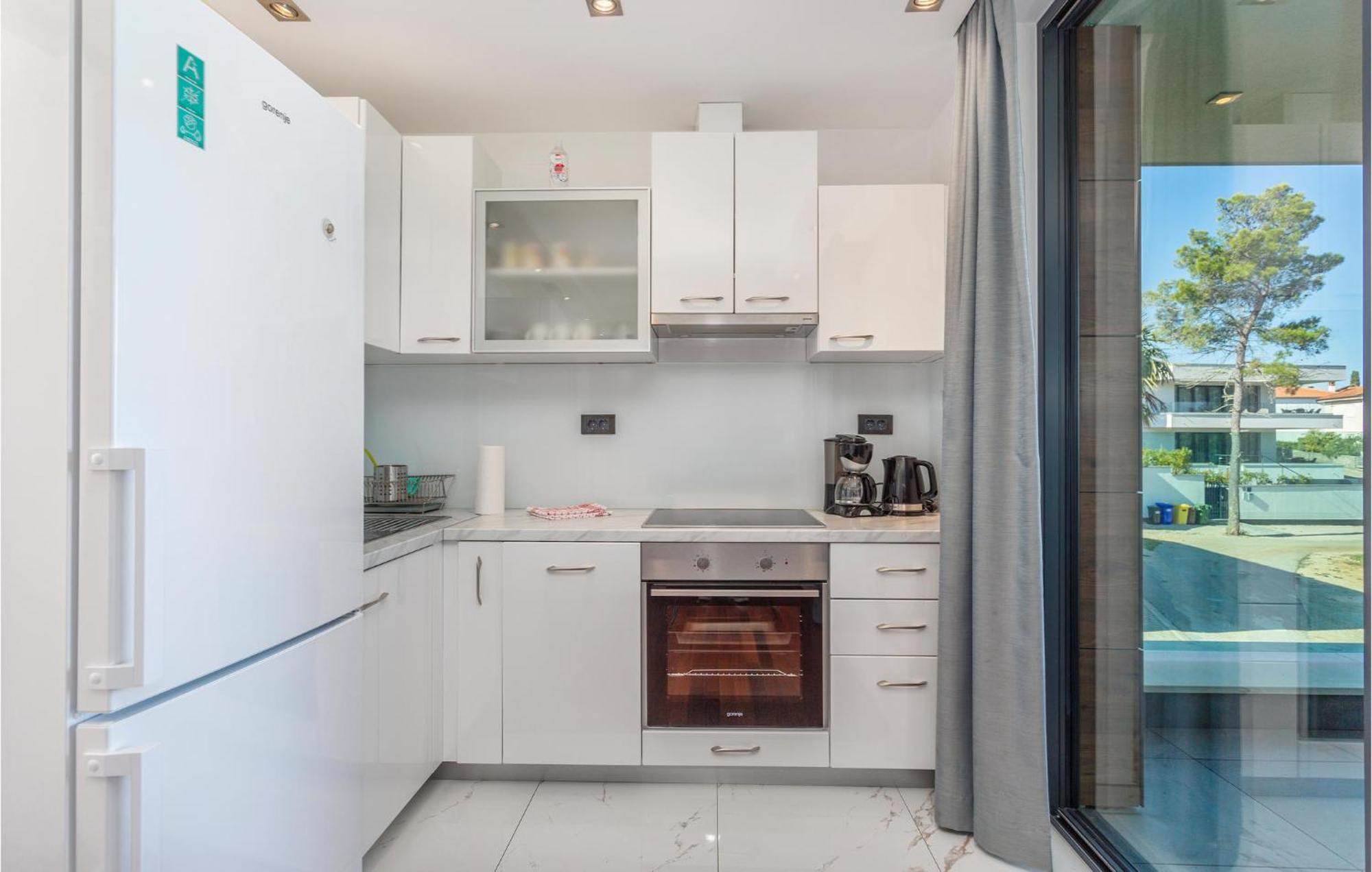 Stunning Apartment In Malinska With Kitchen מראה חיצוני תמונה