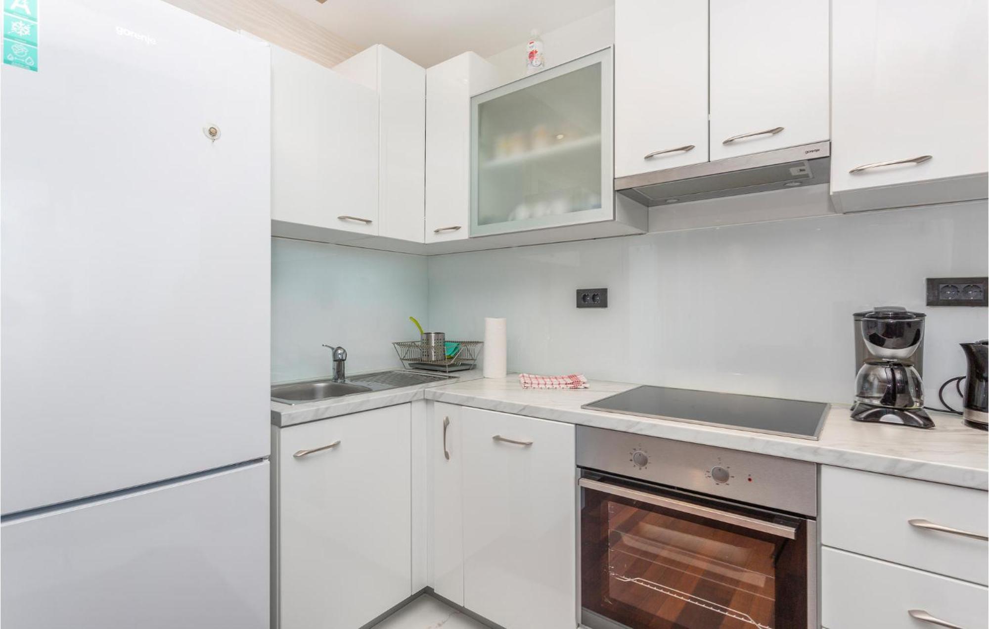 Stunning Apartment In Malinska With Kitchen מראה חיצוני תמונה